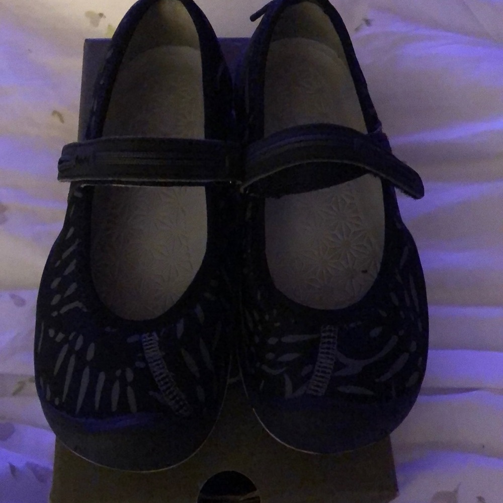 COPY - NWT keen black girls shoes 13